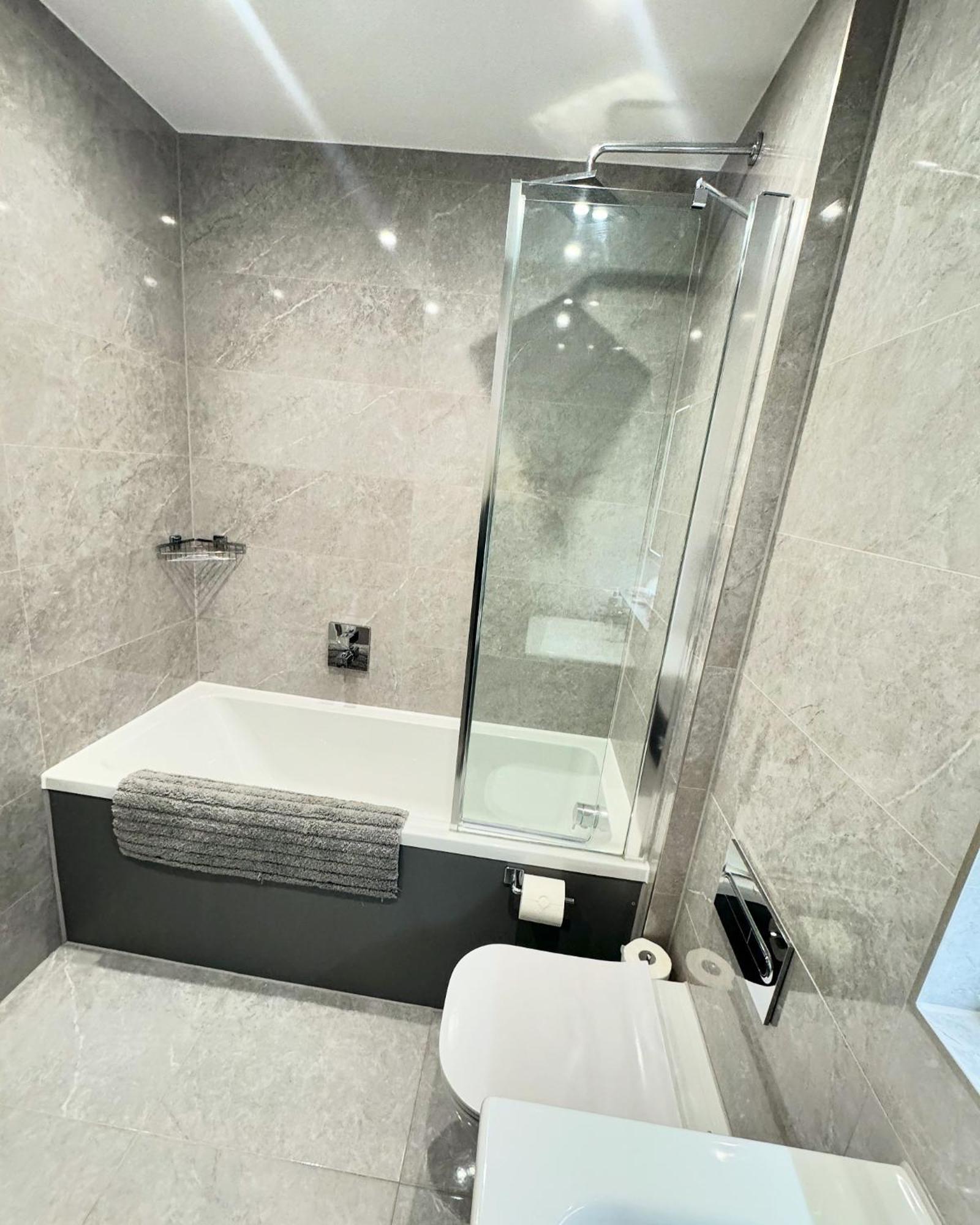 Stunning Beach Front Apartment With Sea Views, Free Parking & Balcony Рамсгейт Екстериор снимка
