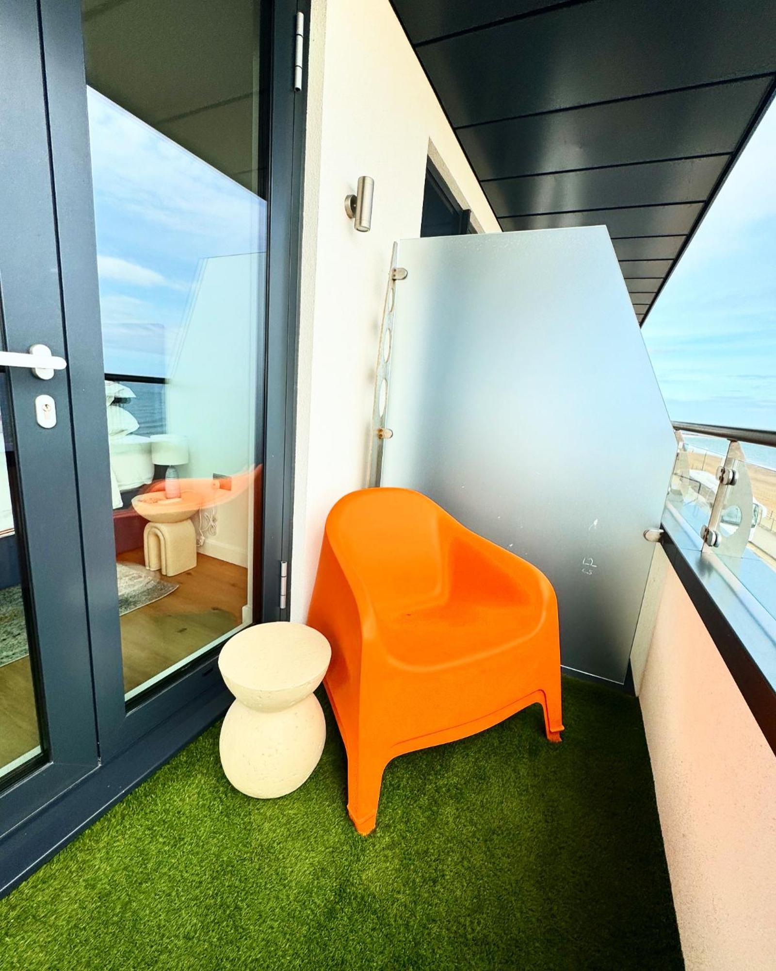 Stunning Beach Front Apartment With Sea Views, Free Parking & Balcony Рамсгейт Екстериор снимка