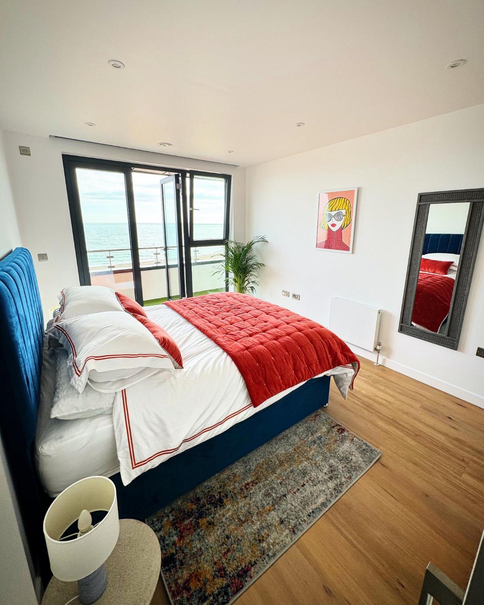Stunning Beach Front Apartment With Sea Views, Free Parking & Balcony Рамсгейт Екстериор снимка