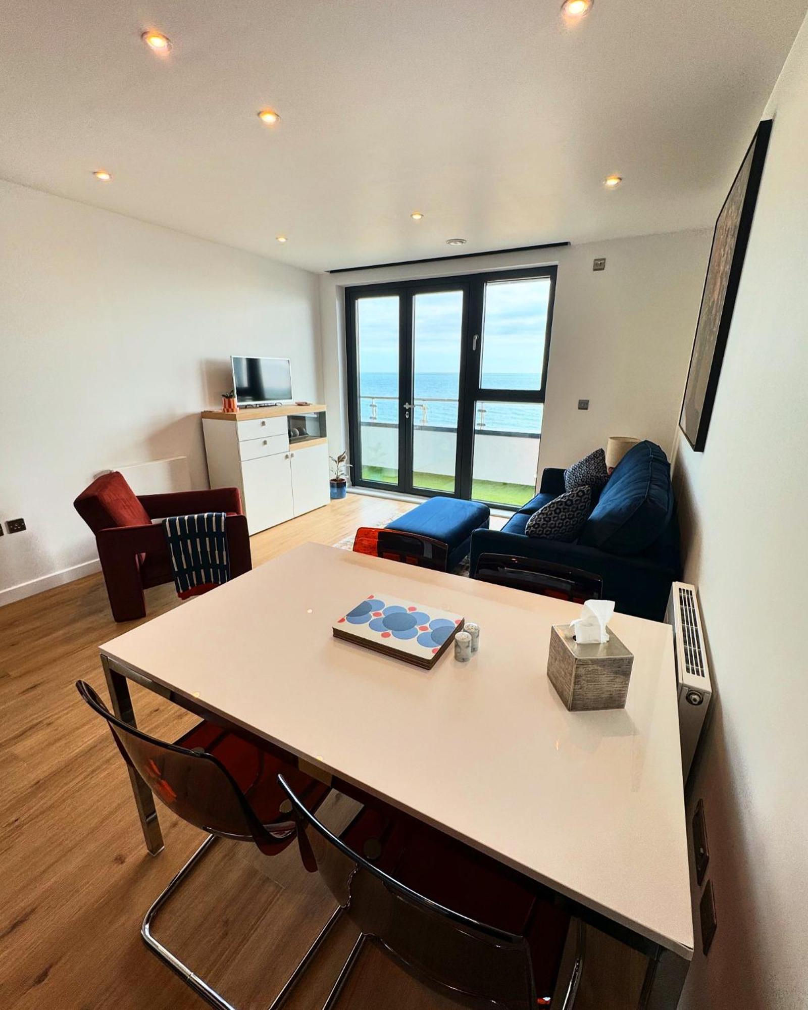 Stunning Beach Front Apartment With Sea Views, Free Parking & Balcony Рамсгейт Екстериор снимка